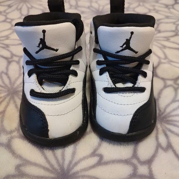 Black/white jordans - Picture 9 of 10